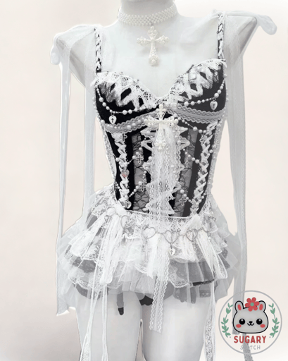 Bold Hand-Detailed Lace Lace Black Camisole