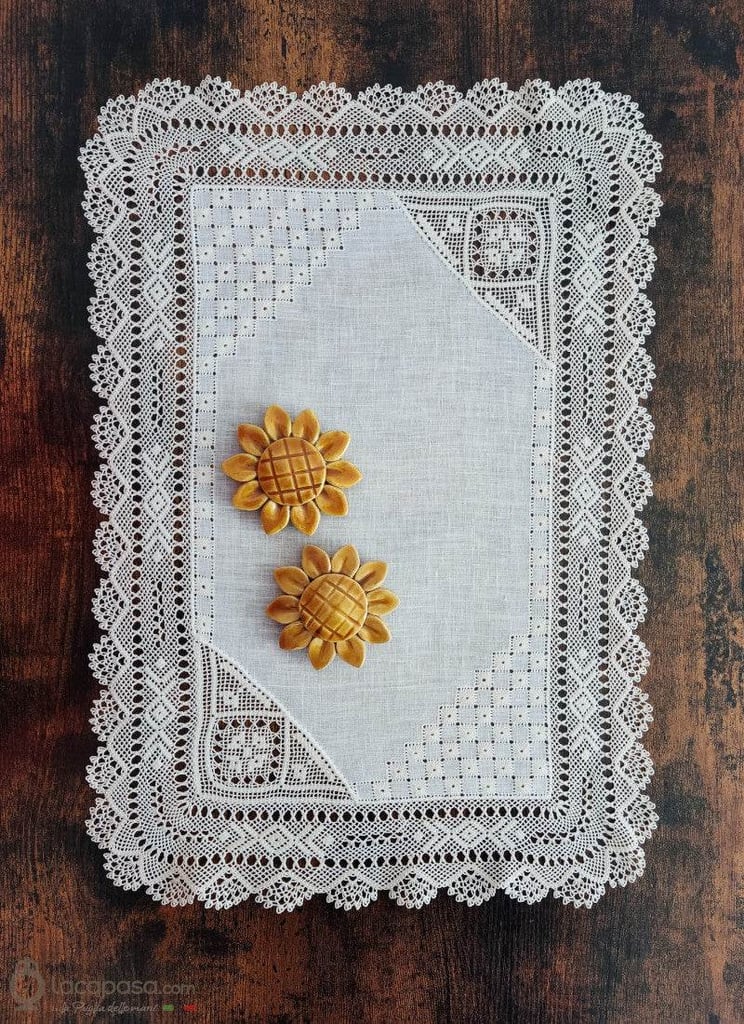 BROCCATO - Centro in pizzo armeno - 46x32 cm